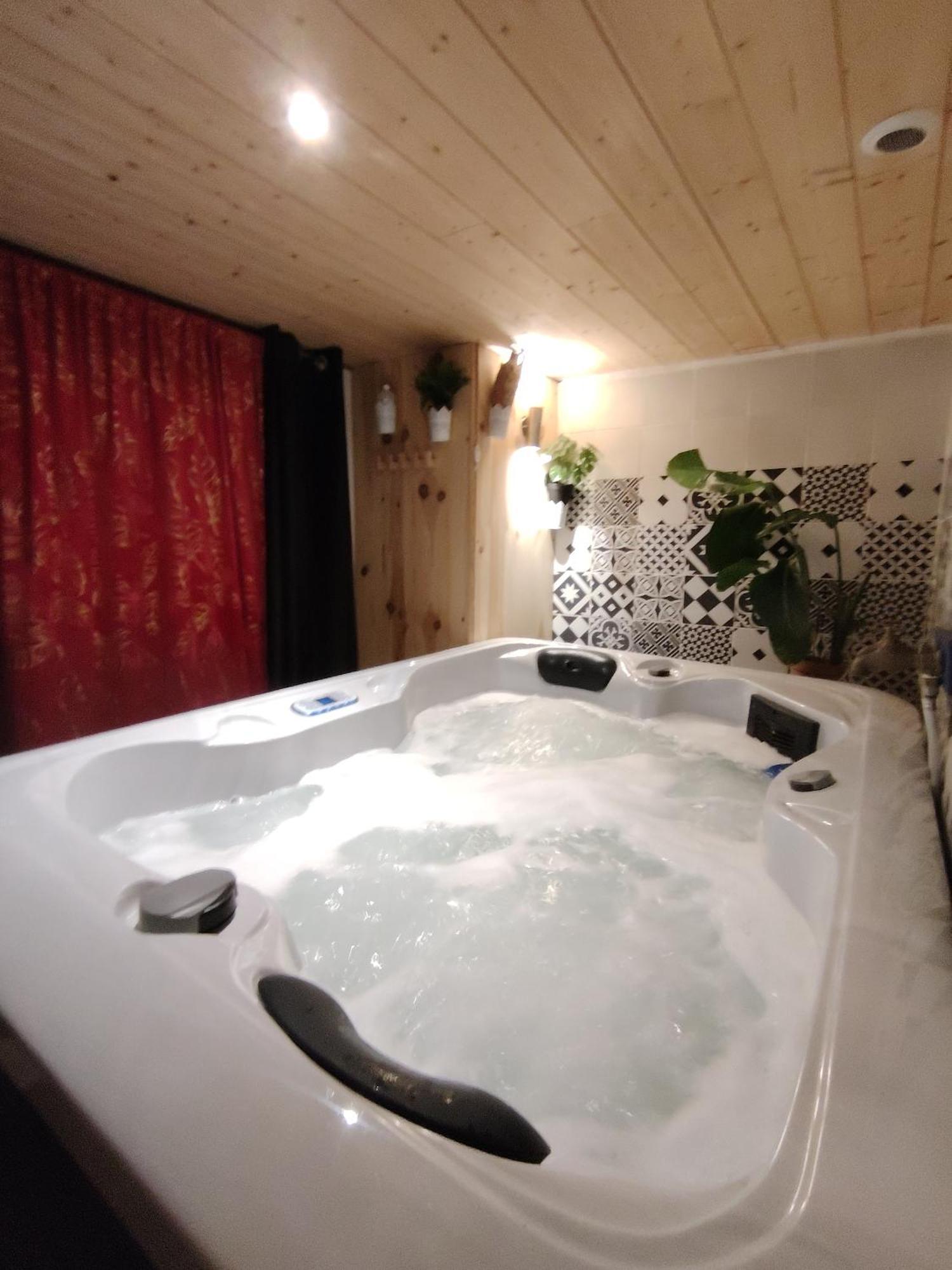 Sweet Loft Grenoble-Love Room Avec Jacuzzi & Sauna Екстериор снимка